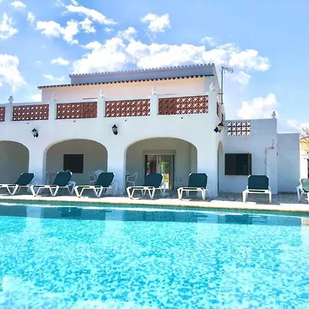 Con Piscina Y Barbacoa
