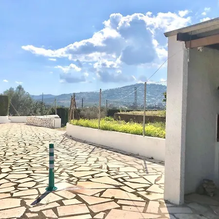 Con Piscina Y Barbacoa Holiday home *