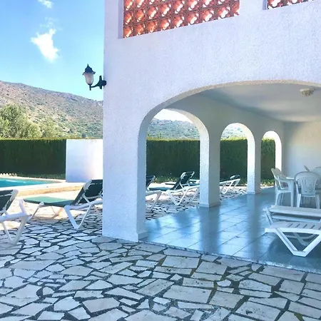 Con Piscina Y Barbacoa Holiday home
